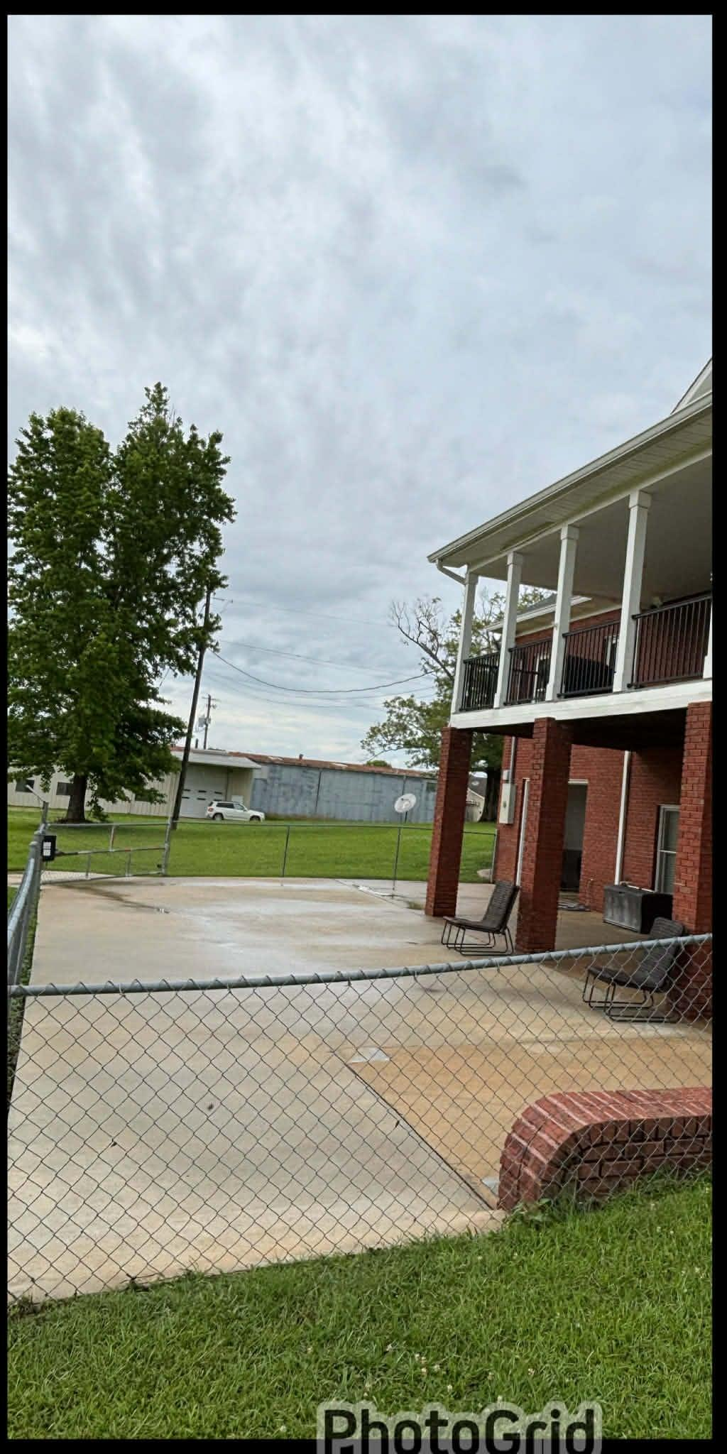 image_right.webp